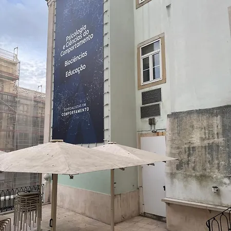 Little Dream For 5 In The Heart Of Lissabon